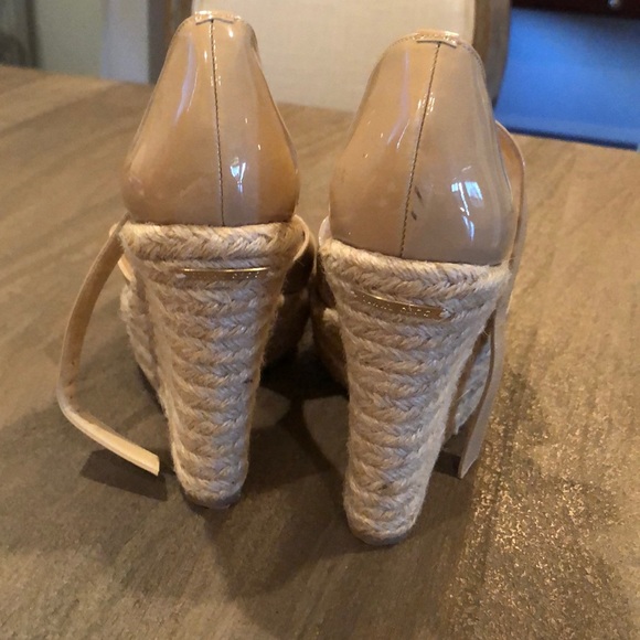 Jimmy Choo nude Phoenix wedge - Picture 4 of 8